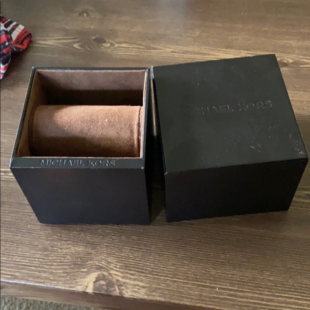 Michael kors watch box